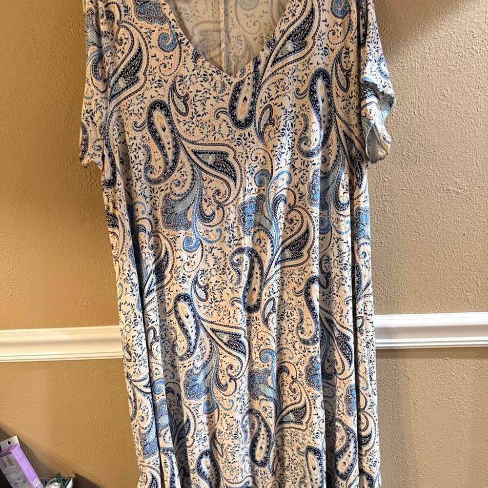 Tahari blue, white and beige paisley print dress, Size 3X